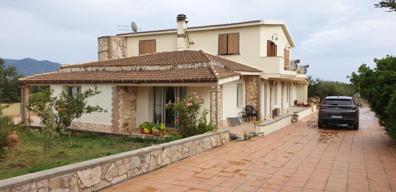 Villa Renzo E Lucia Sant Isidoro  Bagian luar foto