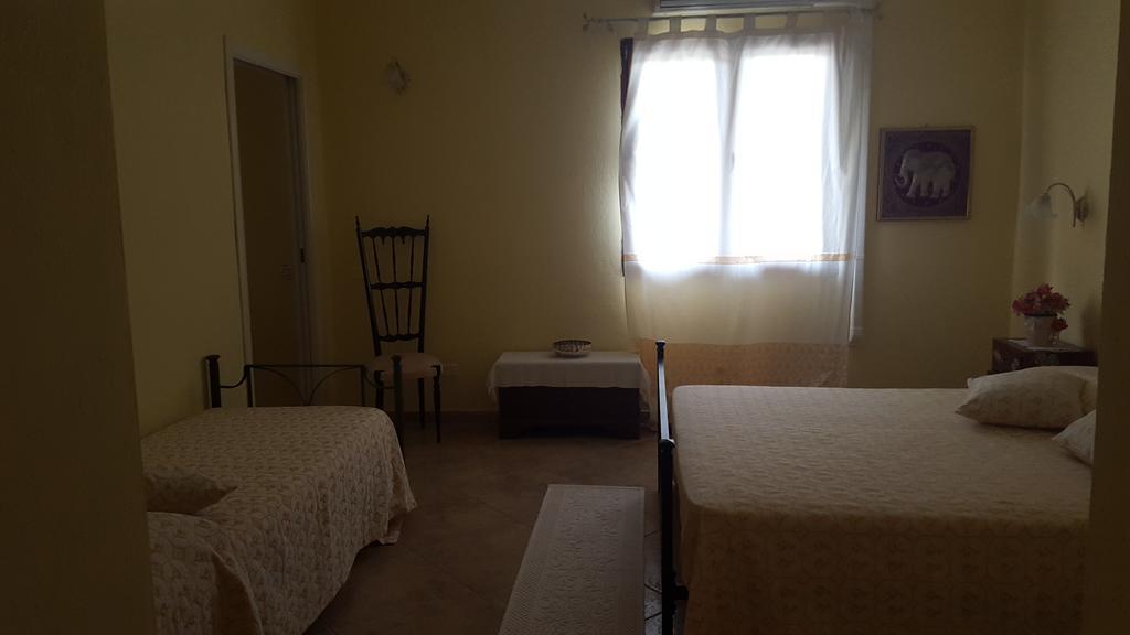 Villa Renzo E Lucia Sant Isidoro  Bagian luar foto