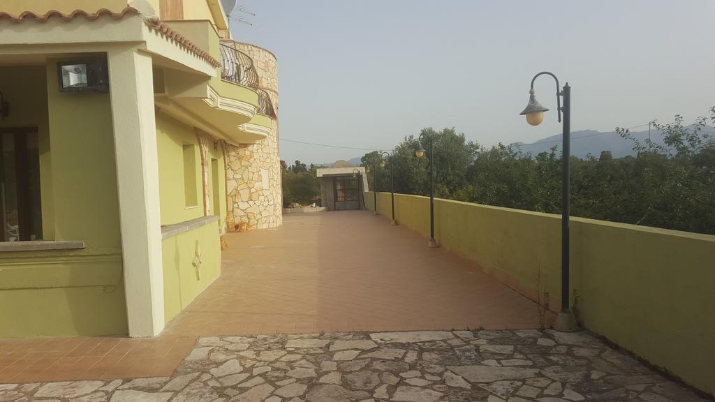 Villa Renzo E Lucia Sant Isidoro  Bagian luar foto