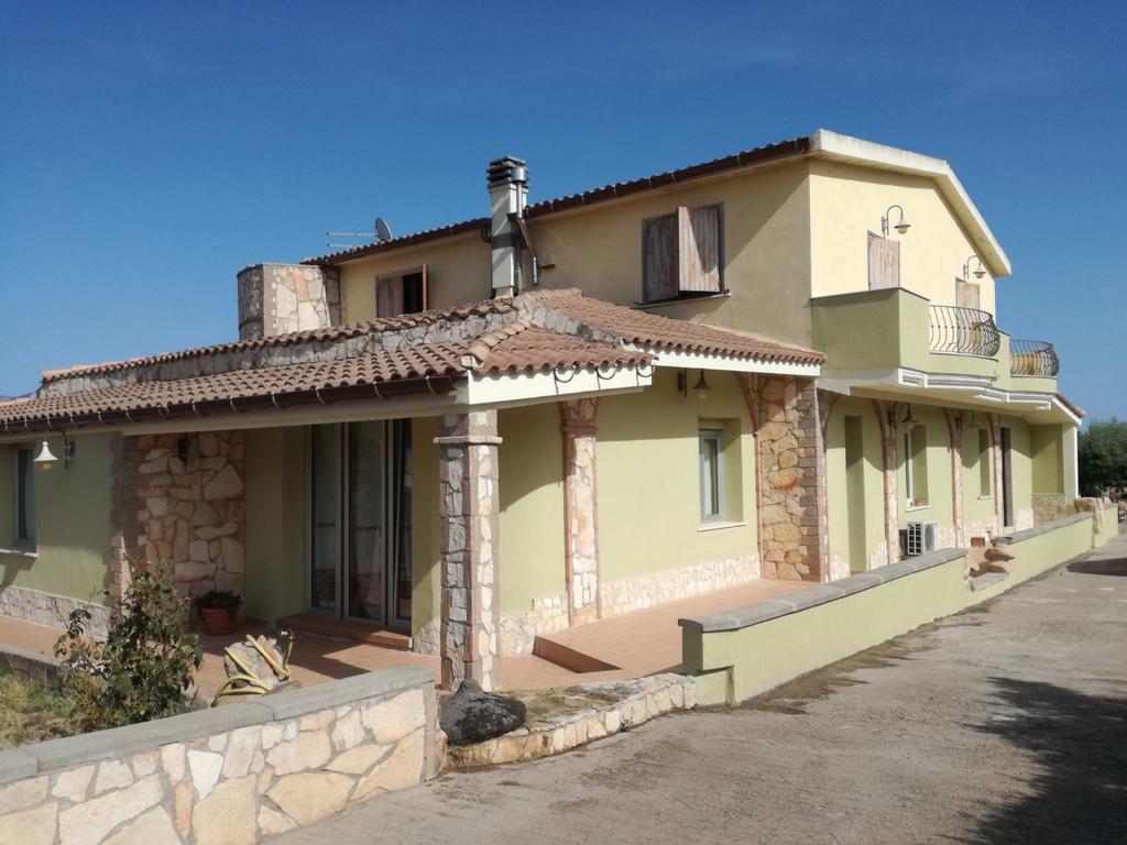 Villa Renzo E Lucia Sant Isidoro  Bagian luar foto