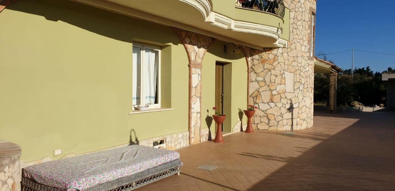Villa Renzo E Lucia Sant Isidoro  Bagian luar foto