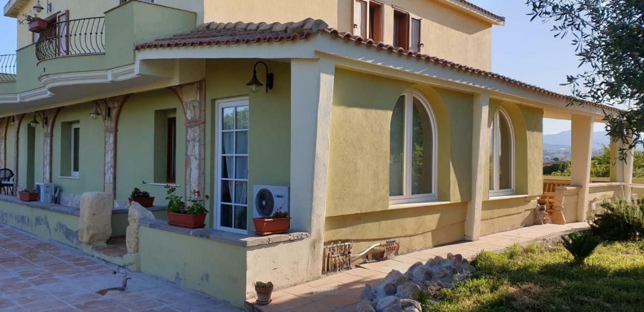 Villa Renzo E Lucia Sant Isidoro  Bagian luar foto