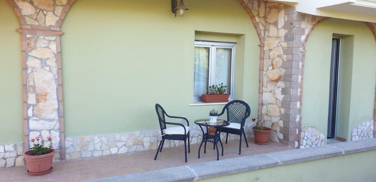 Villa Renzo E Lucia Sant Isidoro  Bagian luar foto