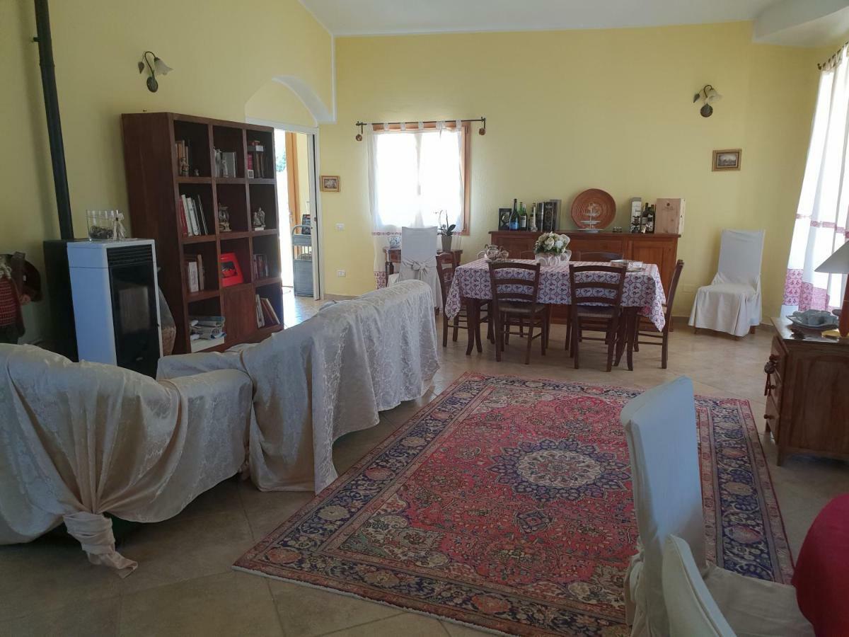 Villa Renzo E Lucia Sant Isidoro  Bagian luar foto