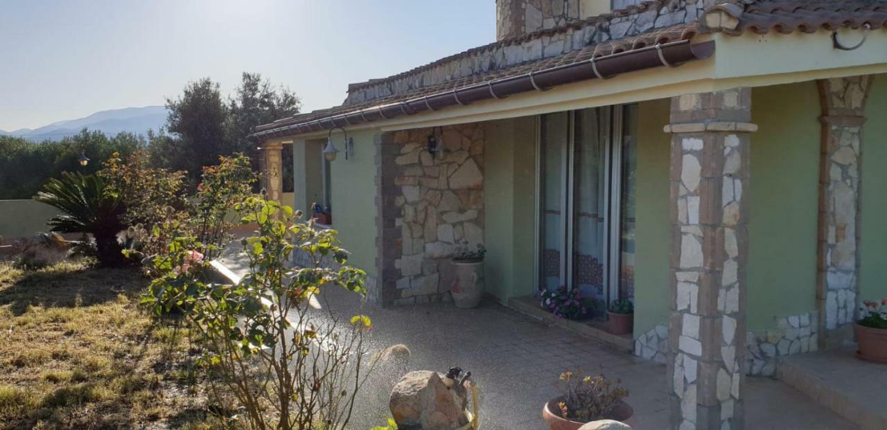 Villa Renzo E Lucia Sant Isidoro  Bagian luar foto