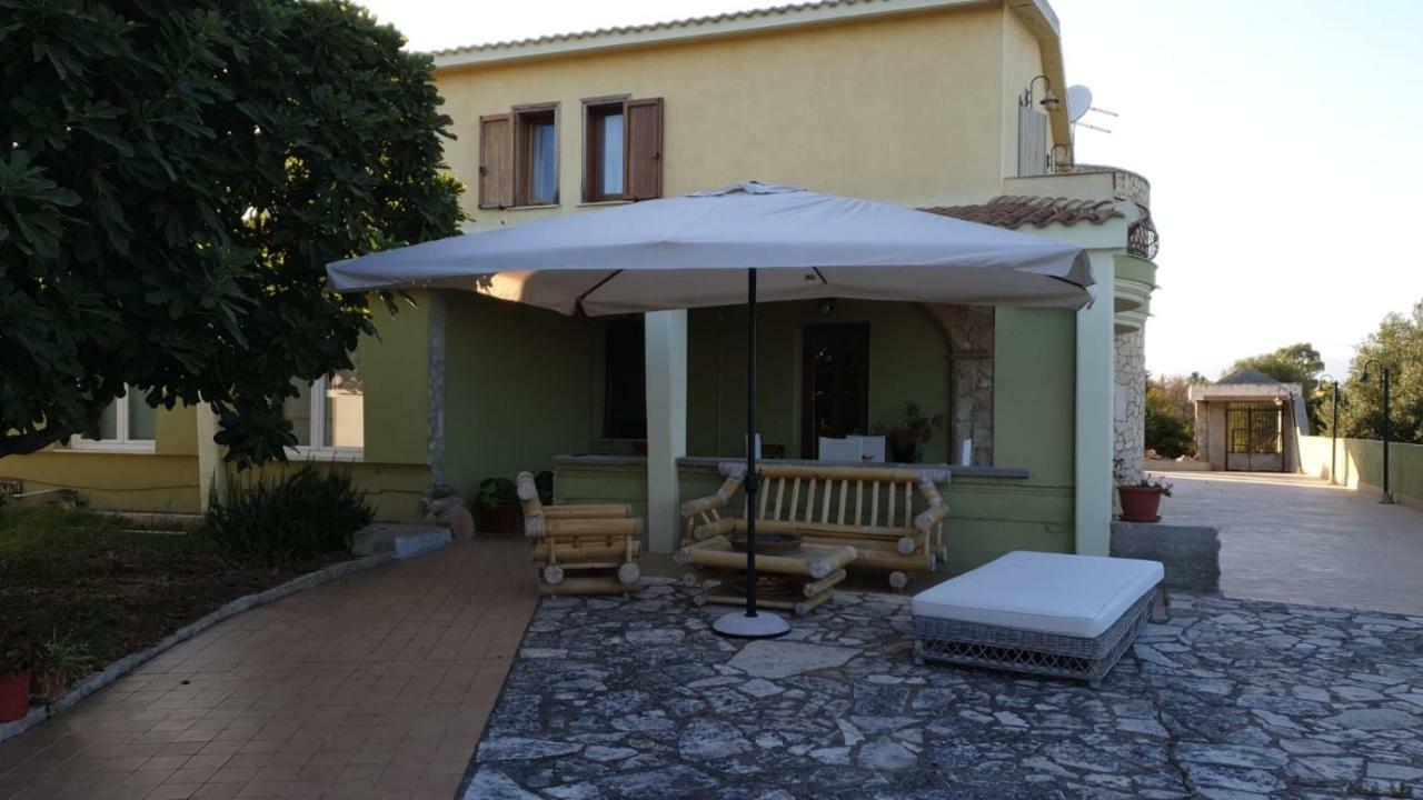 Villa Renzo E Lucia Sant Isidoro  Bagian luar foto