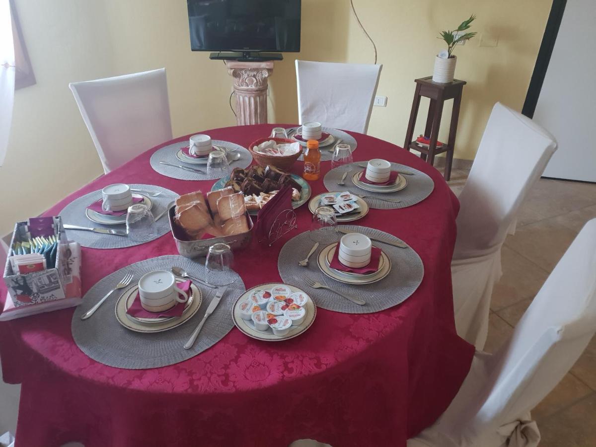 Villa Renzo E Lucia Sant Isidoro  Bagian luar foto